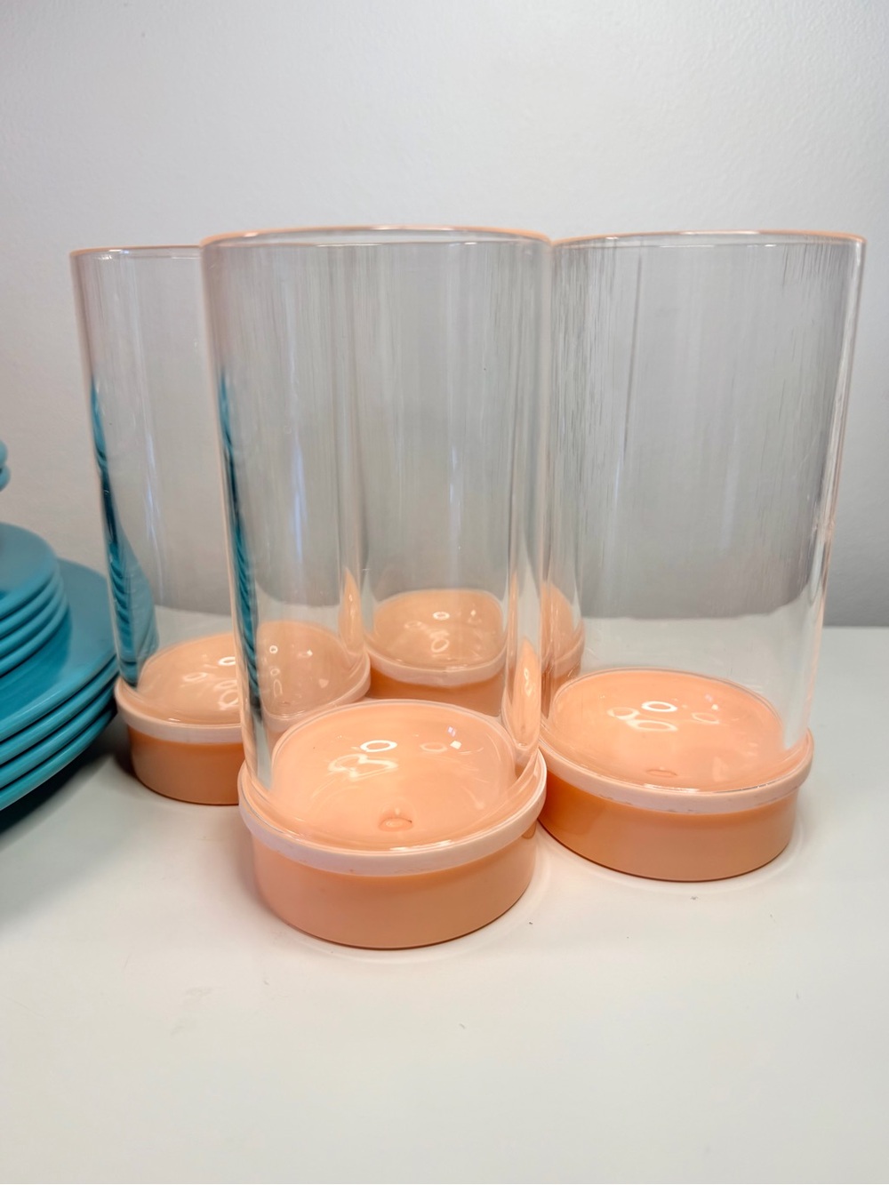 1980s Caméléon Neove Postmodern Dinnerware & Acrylic Tumbler Set - P. tardif - Picture 2 of 7